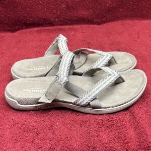 Merrell Gray Sandals sz6